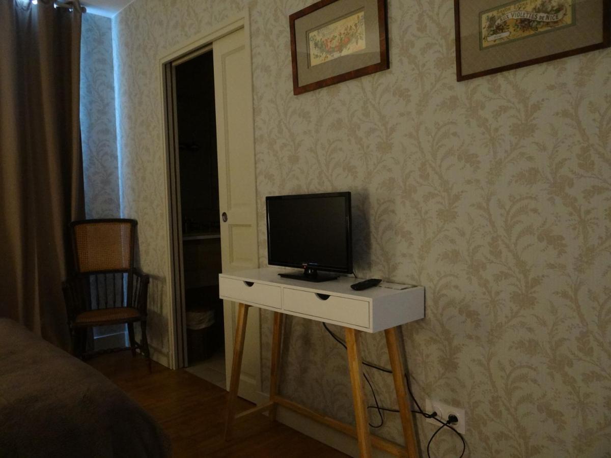 Les Tilleuls - Chambres D'Hotes - La Rochefoucauld Eksteriør bilde