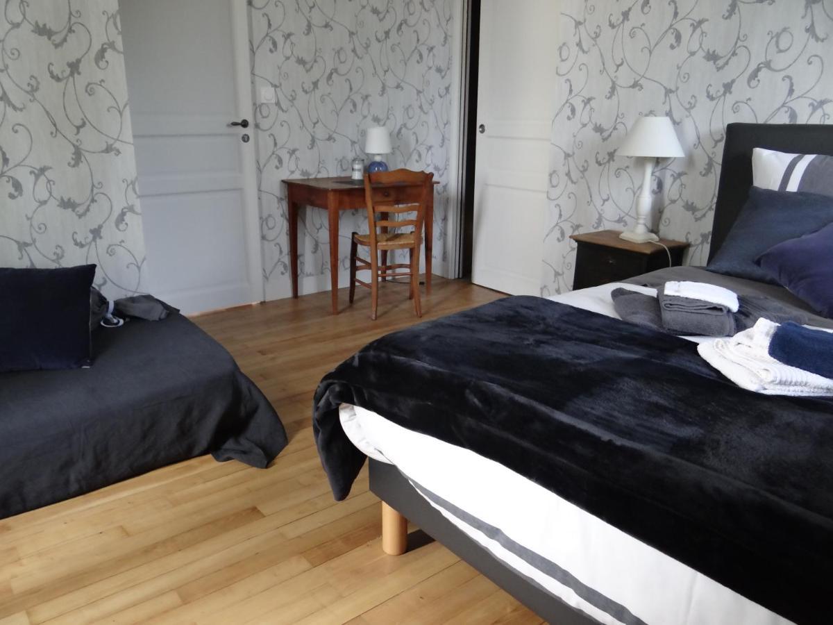 Les Tilleuls - Chambres D'Hotes - La Rochefoucauld Eksteriør bilde
