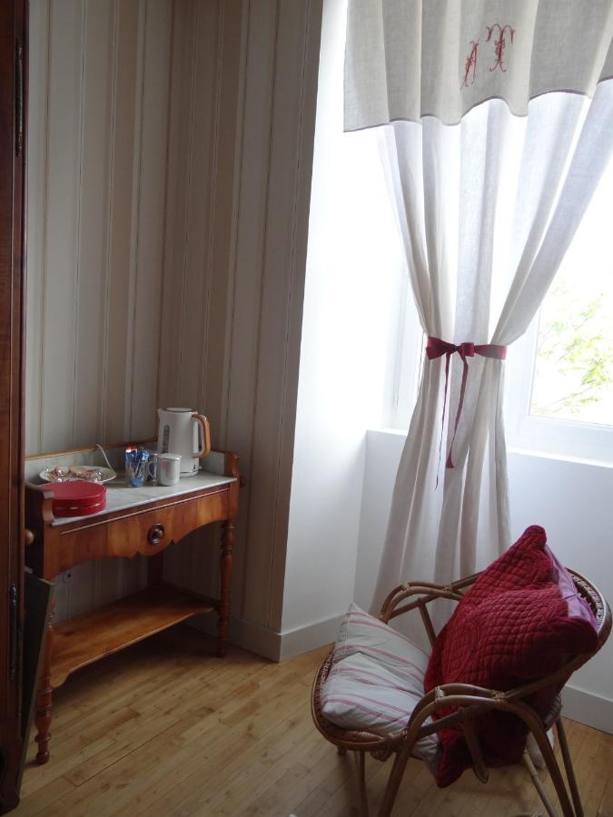 Les Tilleuls - Chambres D'Hotes - La Rochefoucauld Eksteriør bilde
